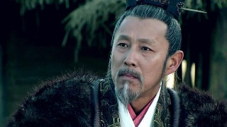 蔡少芬晒张晋陪女儿玩耍照片配文道：我最享